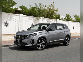 بيجو  5008  جي تي  لاين  2022  اوتوماتيك  35,000 كم  4 سلندر  دفع رباعي  اس يو في  رمادي  تحت الضمان