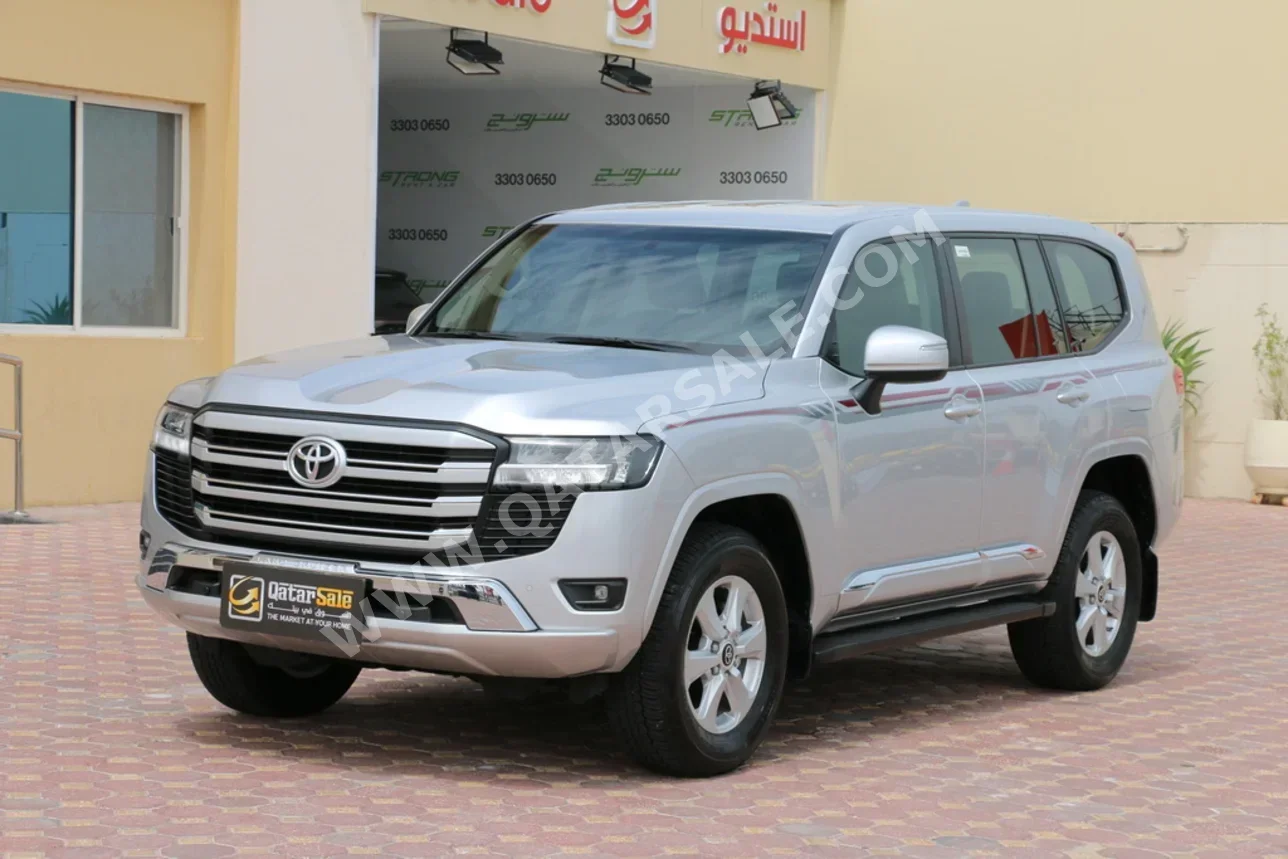 Toyota  Land Cruiser  GXR  2025  Automatic  12,800 Km  6 Cylinder  Four Wheel Drive (4WD)  SUV  Silver  With Warranty