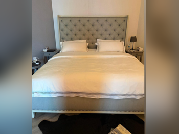 الأسّرة - نابكو مركز المفروشات - كينج - اللون الرمادي