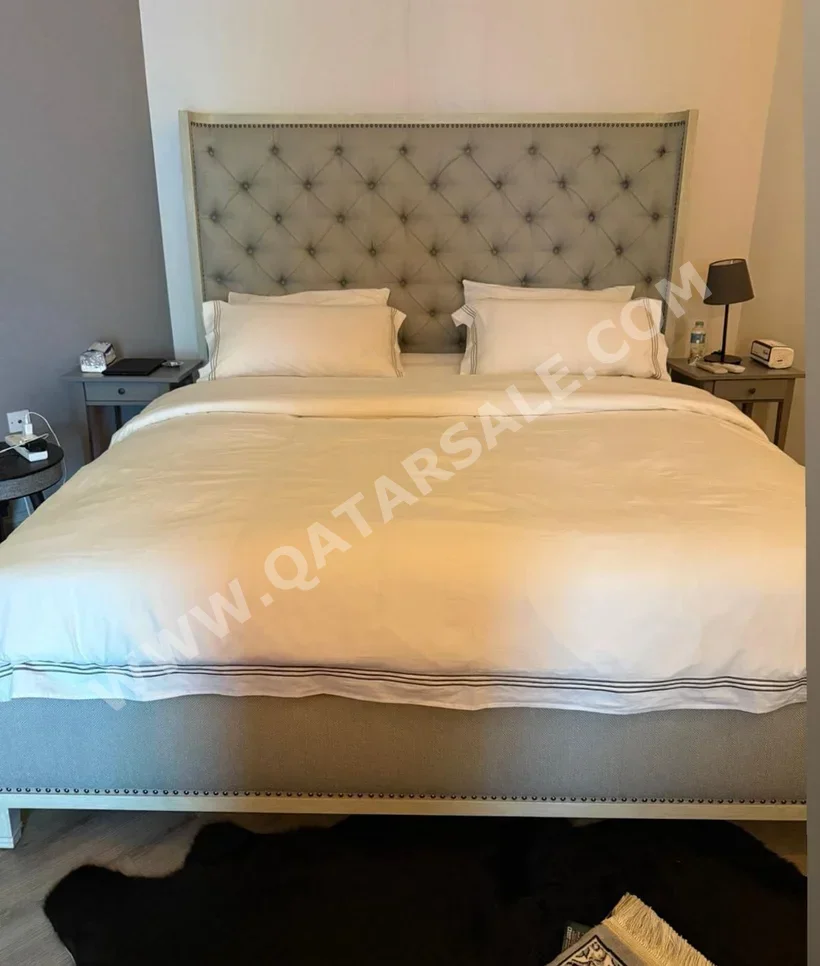 الأسّرة - نابكو مركز المفروشات - كينج - اللون الرمادي