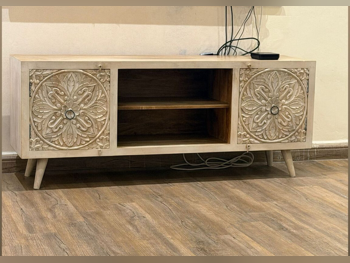 طاولة تلفاز - اللون البيج