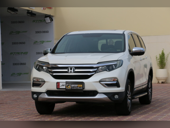 Honda  Pilot  Touring  2016  Automatic  181,000 Km  6 Cylinder  Four Wheel Drive (4WD)  SUV  White