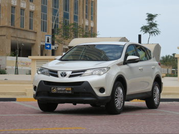 تويوتا  راف 4  2014  اوتوماتيك  70,800 كم  4 سلندر  دفع رباعي  اس يو في  أبيض