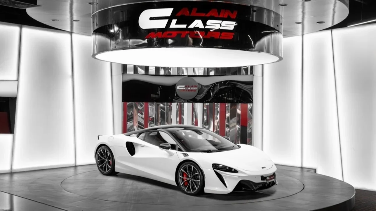 ماكلارين  ارتورا  2024  اوتوماتيك  48 كم  6 سلندر  دفع خلفي  كوبيه \ سبورت  أبيض