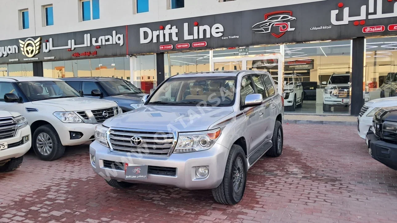 Toyota  Land Cruiser  GXR  2012  Automatic  360,000 Km  8 Cylinder  Four Wheel Drive (4WD)  SUV  Silver