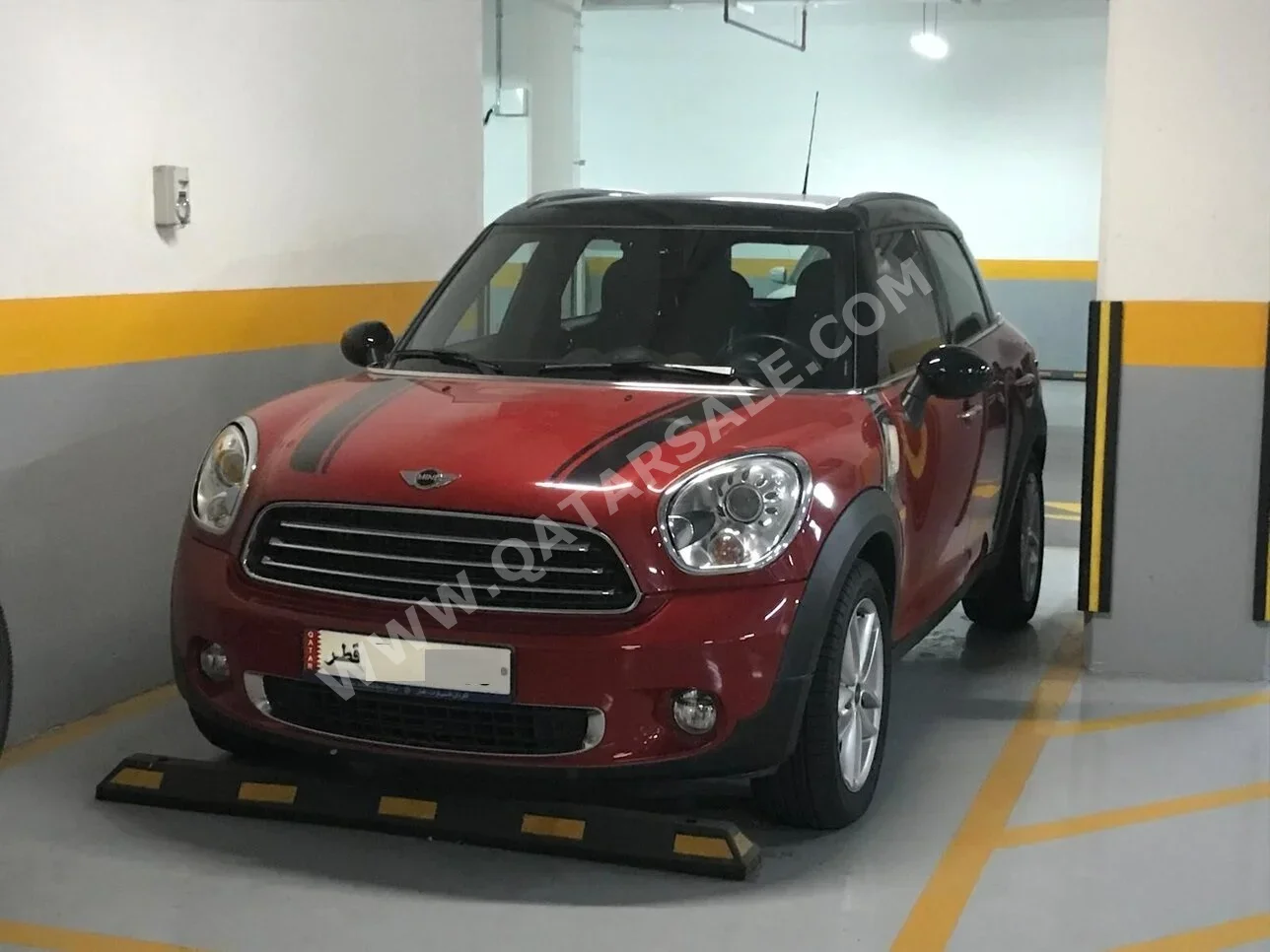 Mini  Cooper  CountryMan  2013  Automatic  82,000 Km  4 Cylinder  Rear Wheel Drive (RWD)  Hatchback  Black and Red
