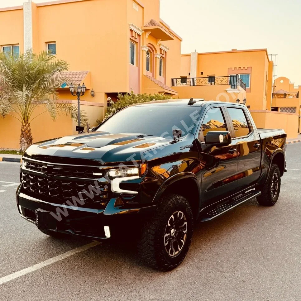 شفروليه  سلفرادو  زد ار 2  2022  اوتوماتيك  109,000 كم  8 سلندر  دفع رباعي  بيكب  أسود  تحت الضمان