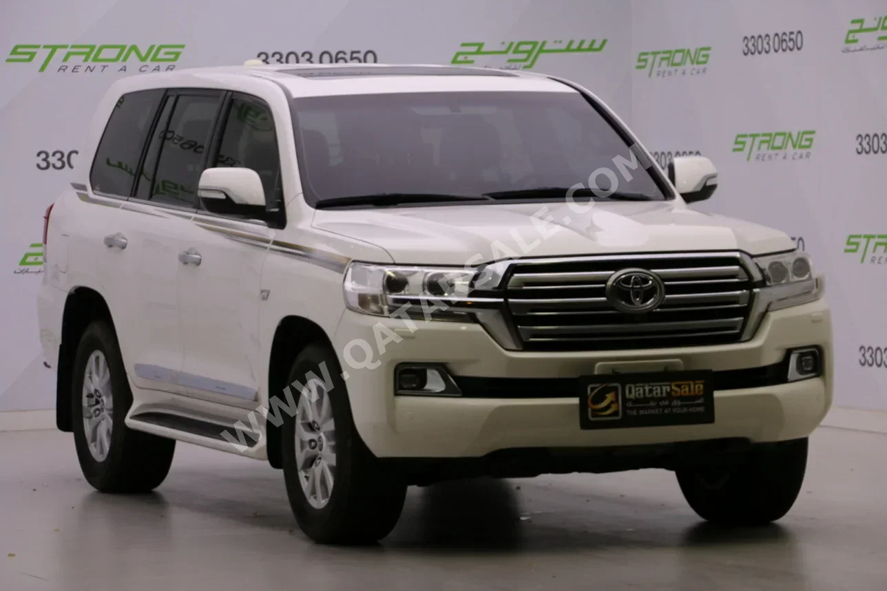Toyota  Land Cruiser  VXR  2021  Automatic  197,000 Km  8 Cylinder  Four Wheel Drive (4WD)  SUV  White