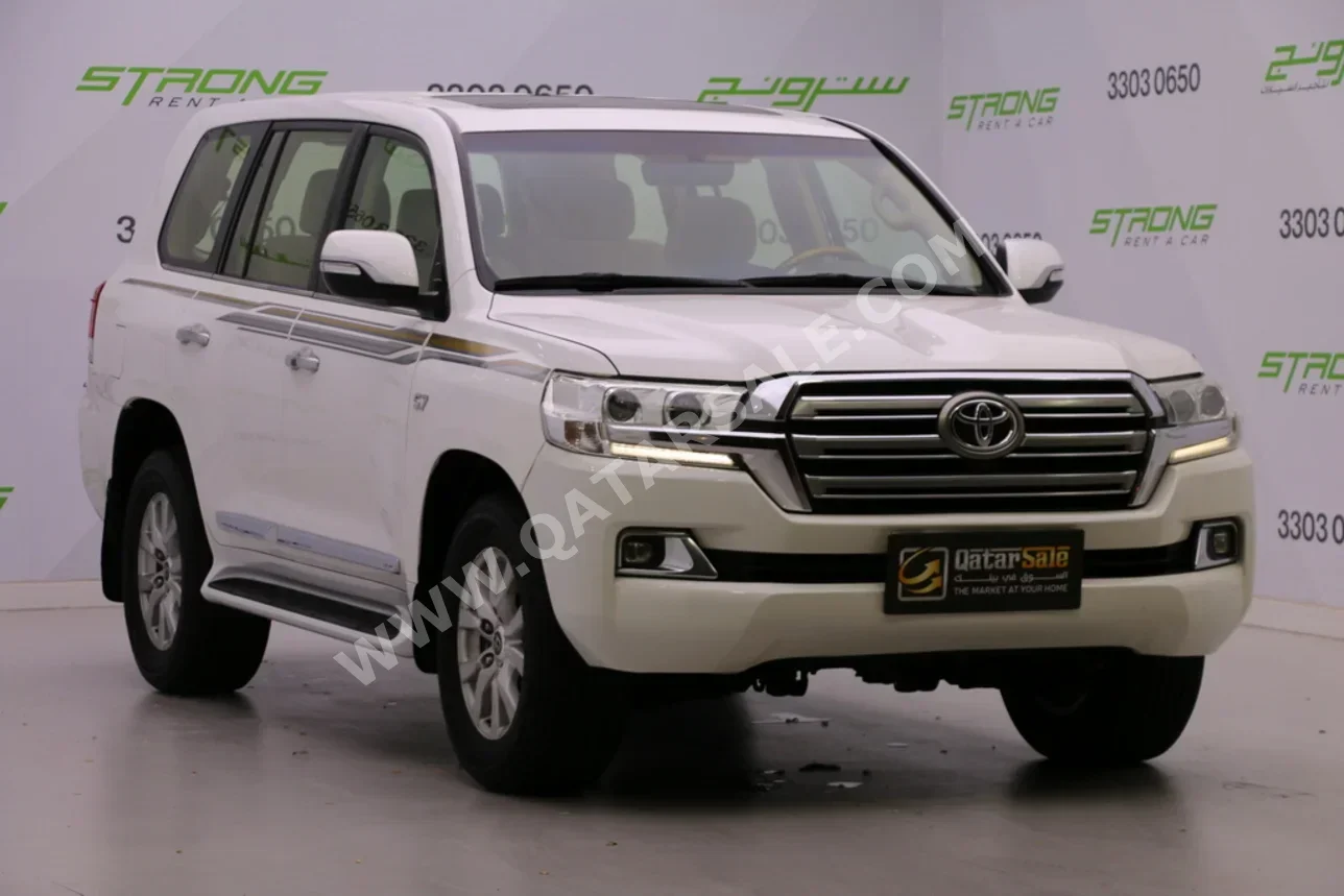Toyota  Land Cruiser  VXR  2018  Automatic  423,000 Km  8 Cylinder  Four Wheel Drive (4WD)  SUV  White