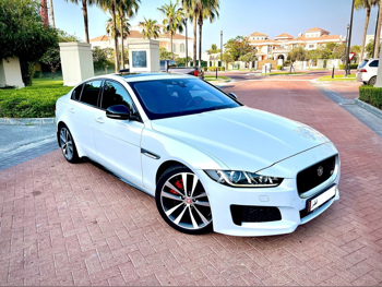 جاكوار  اكس اي  اس  2016  اوتوماتيك  105,000 كم  6 سلندر  دفع خلفي  سيدان  أوف وايت