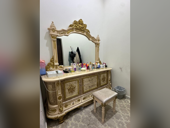 أطقم غرف نوم - طقم مكون من 6 قطع - ذهب