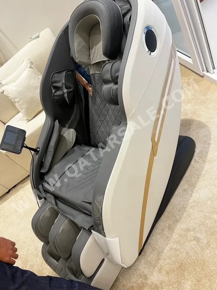 أجهزة التدليك - كرسي تدليك  - أوف وايت