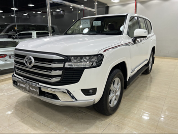 تويوتا  لاند كروزر  جي اكس ار  2026  اوتوماتيك  14,000 كم  6 سلندر  دفع رباعي  اس يو في  أبيض  تحت الضمان