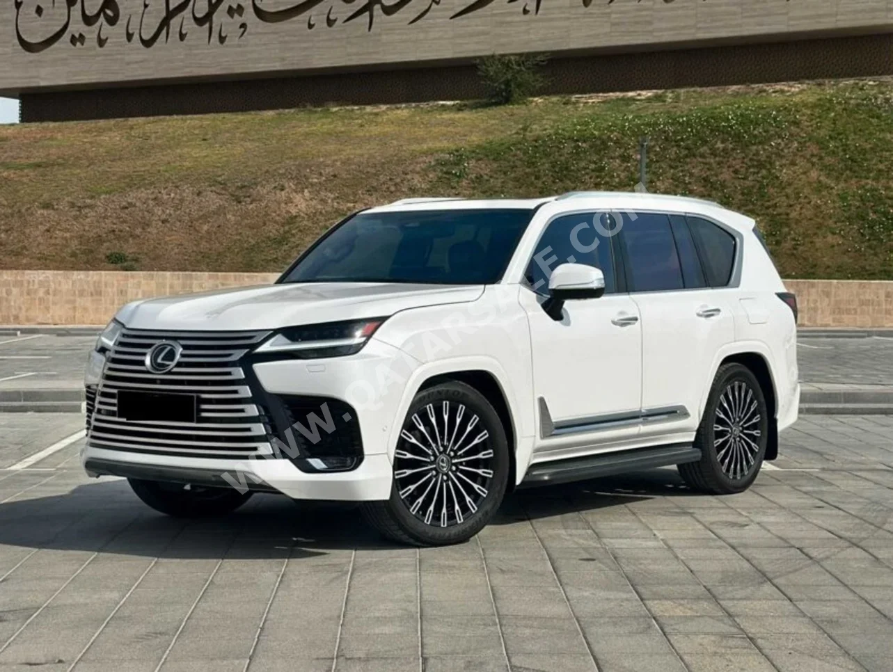 Lexus  LX  600 VIP  2025  Automatic  4,800 Km  6 Cylinder  Four Wheel Drive (4WD)  SUV  White  With Warranty