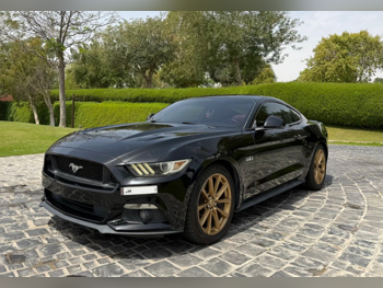 فورد  موستانغ  جي تي  2015  اوتوماتيك  130,000 كم  8 سلندر  دفع خلفي  كوبيه \ سبورت  أسود