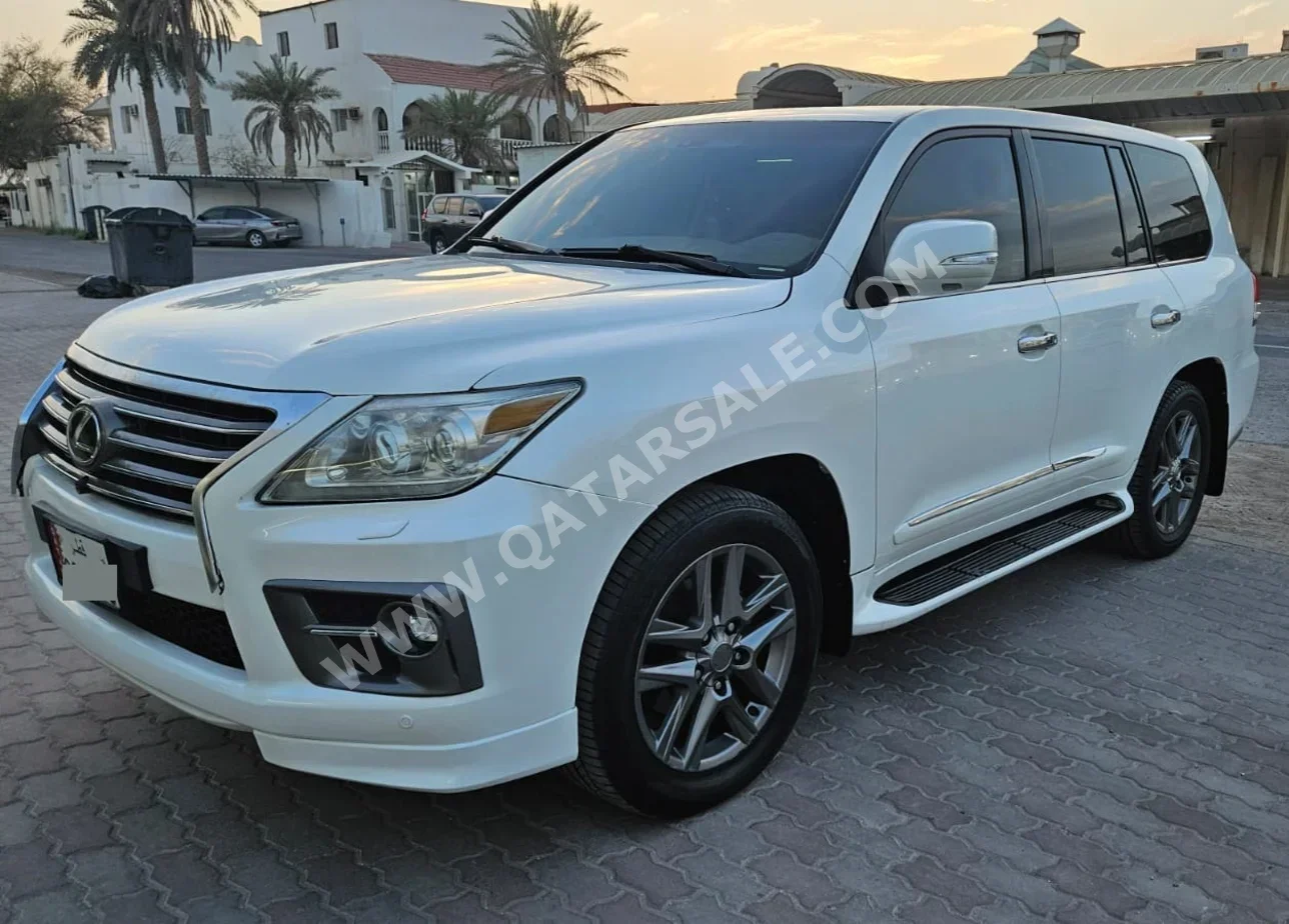 لكزس ال اكس 570 2009 اوتوماتيك 250,000 كم 8 سلندر دفع رباعي اس يو في أبيض