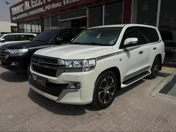 تويوتا  لاند كروزر  في اكس ار  2021  اوتوماتيك  245,000 كم  8 سلندر  دفع رباعي  اس يو في  أبيض