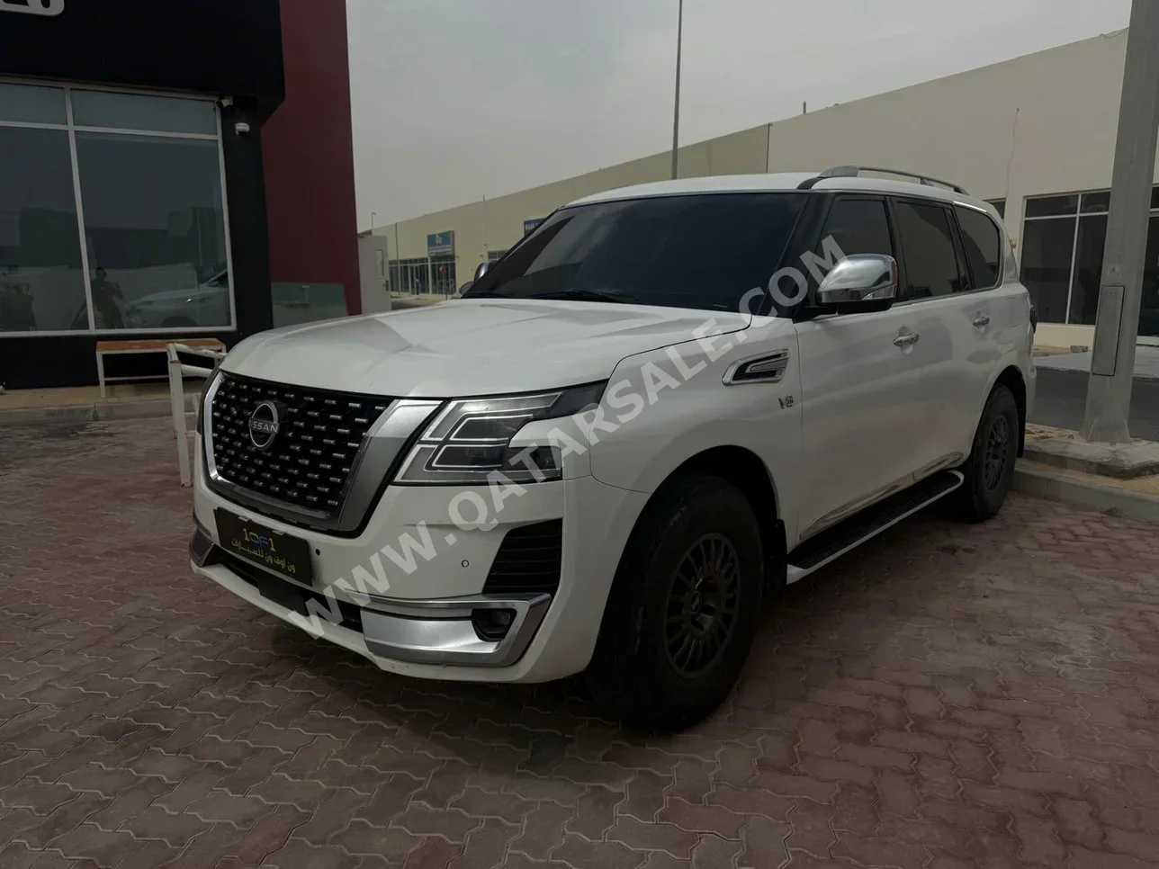 نيسان  باترول  بلاتنيوم  2016  اوتوماتيك  255,000 كم  8 سلندر  دفع رباعي  اس يو في  أبيض