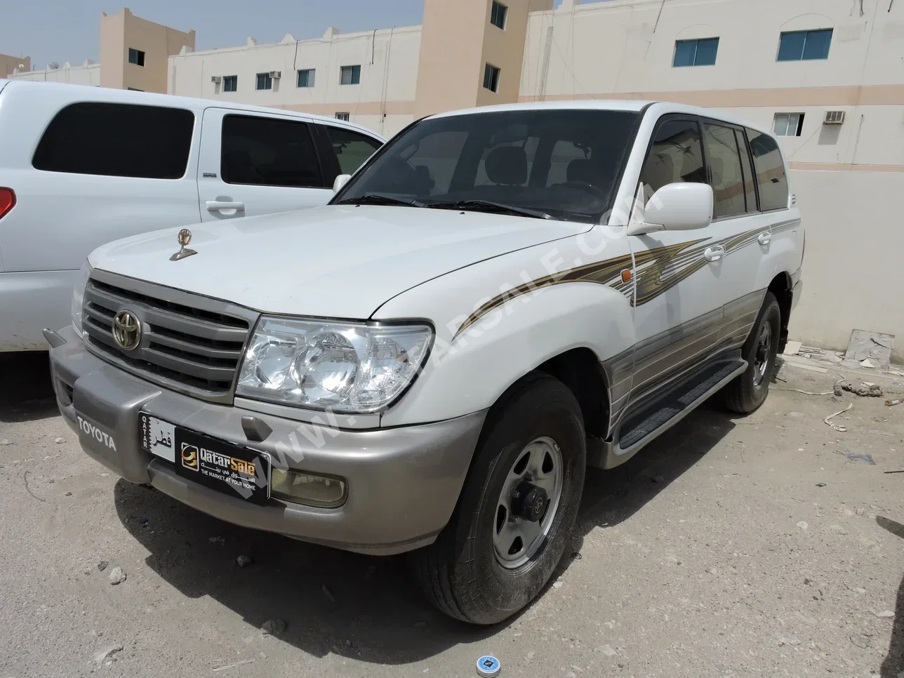 Toyota Land Cruiser VXR 2004 Manual 230,000 Km 8 Cylinder Four Wheel Drive (4WD) SUV White