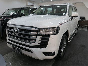 تويوتا  لاند كروزر  جي اكس ار توين توربو  2026  اوتوماتيك  0 كم  6 سلندر  دفع رباعي  اس يو في  أبيض  تحت الضمان