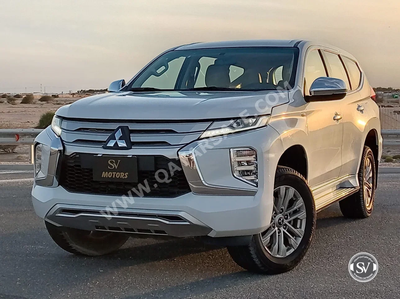 ميتسوبيشي باجيرو مونتيرو سبورت 2022 اوتوماتيك 80,000 كم 6 سلندر دفع رباعي اس يو في أبيض