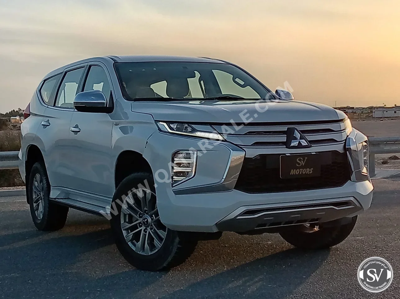 ميتسوبيشي  باجيرو  مونتيرو سبورت  2022  اوتوماتيك  80,000 كم  6 سلندر  دفع رباعي  اس يو في  أبيض