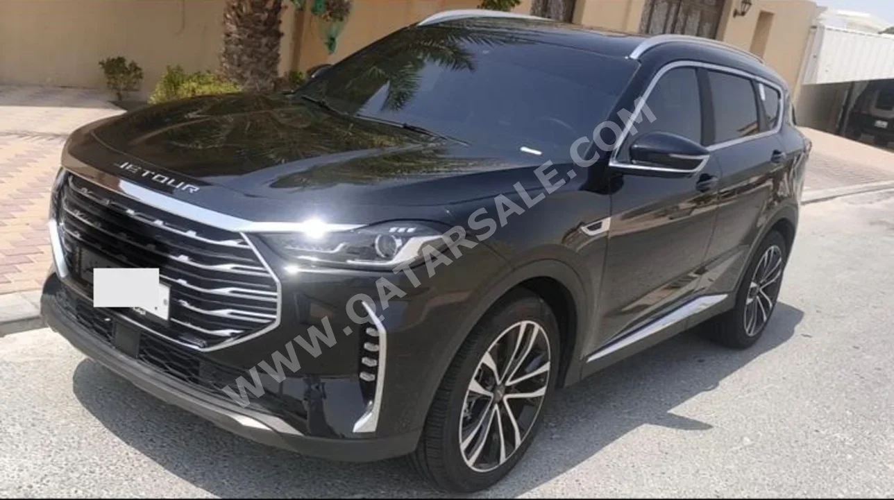 جيتور اكس 70 بلس 2025 اوتوماتيك 30,000 كم 4 سلندر دفع رباعي اس يو في أسود تحت الضمان