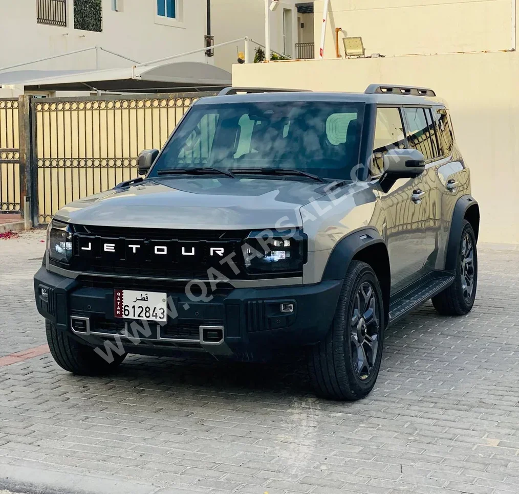 جيتور تي 2 لكجري 2025 اوتوماتيك 11,250 كم 4 سلندر دفع رباعي اس يو في رمادي تحت الضمان