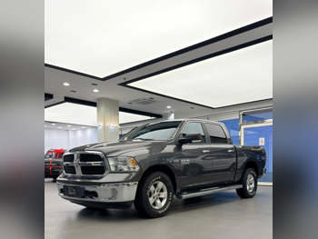 Dodge  Ram  1200  2017  Automatic  213,000 Km  8 Cylinder  Four Wheel Drive (4WD)  Pick Up  Gray