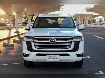 تويوتا  لاند كروزر جي اكس ار  8 سلندر  إس يو في 4 في 4  أبيض  2026