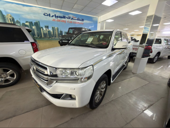 Toyota  Land Cruiser  VXR  2016  Automatic  310,000 Km  8 Cylinder  Four Wheel Drive (4WD)  SUV  White