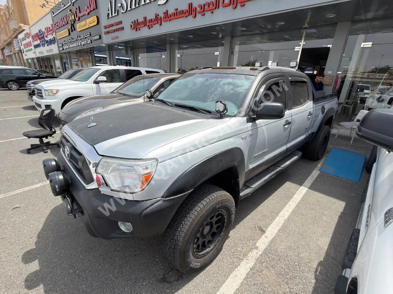 Toyota Tacoma 2011 Automatic 147,000 Km 6 Cylinder Four Wheel Drive (4WD) Pick Up Black and Silver