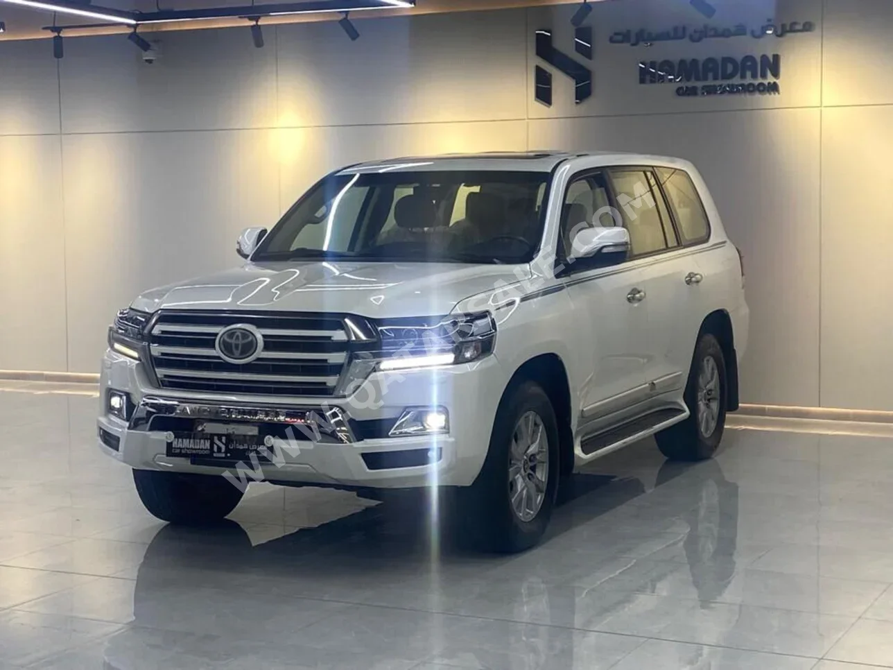 تويوتا لاند كروزر جي اكس ار 2017 اوتوماتيك 241,000 كم 8 سلندر دفع رباعي اس يو في أبيض