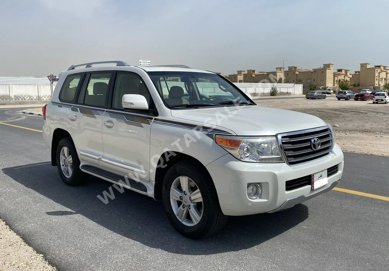 Toyota Land Cruiser GXR 2015 Automatic 365,000 Km 8 Cylinder Four Wheel Drive (4WD) SUV White