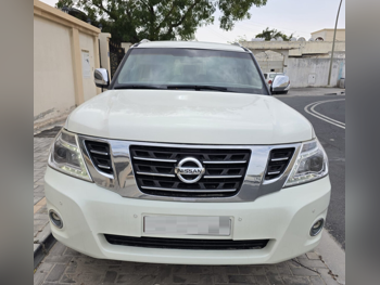 نيسان  باترول  ال اي  2012  اوتوماتيك  178,000 كم  8 سلندر  دفع رباعي  اس يو في  أبيض