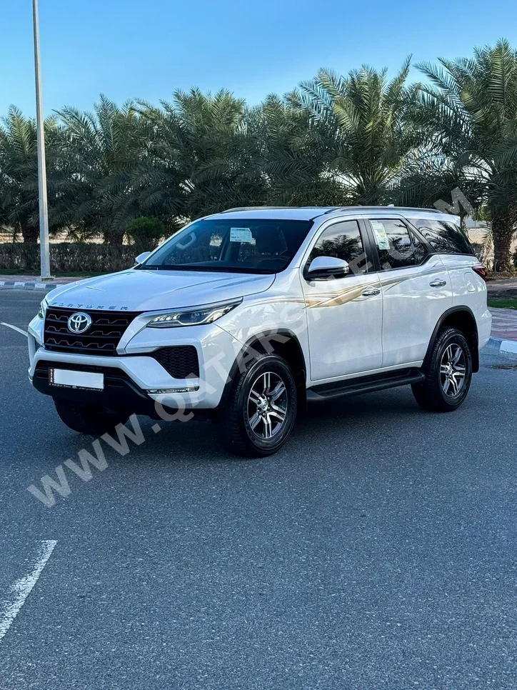 Toyota Fortuner 2024 Automatic 40,000 Km 4 Cylinder Four Wheel Drive (4WD) SUV White With Warranty