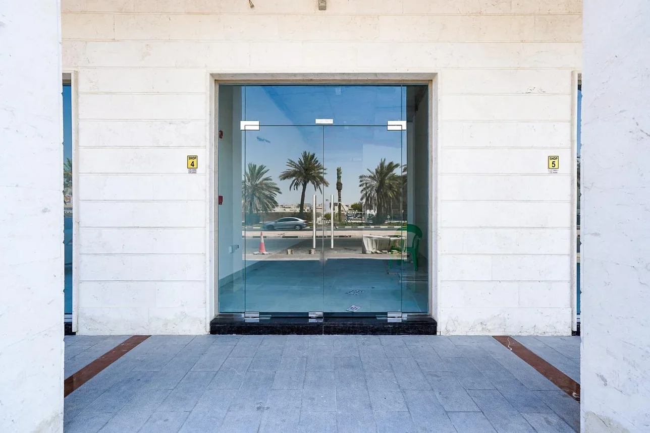 Commercial Shops - Not Furnished - Doha For Rent - Old Airport