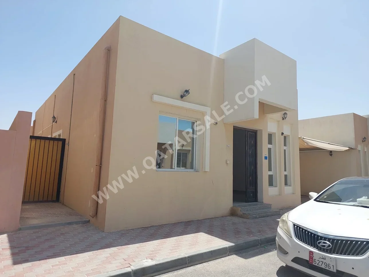 Family Residential  - Not Furnished  - Al Rayyan  - Al Aziziyah  - 3 Bedrooms