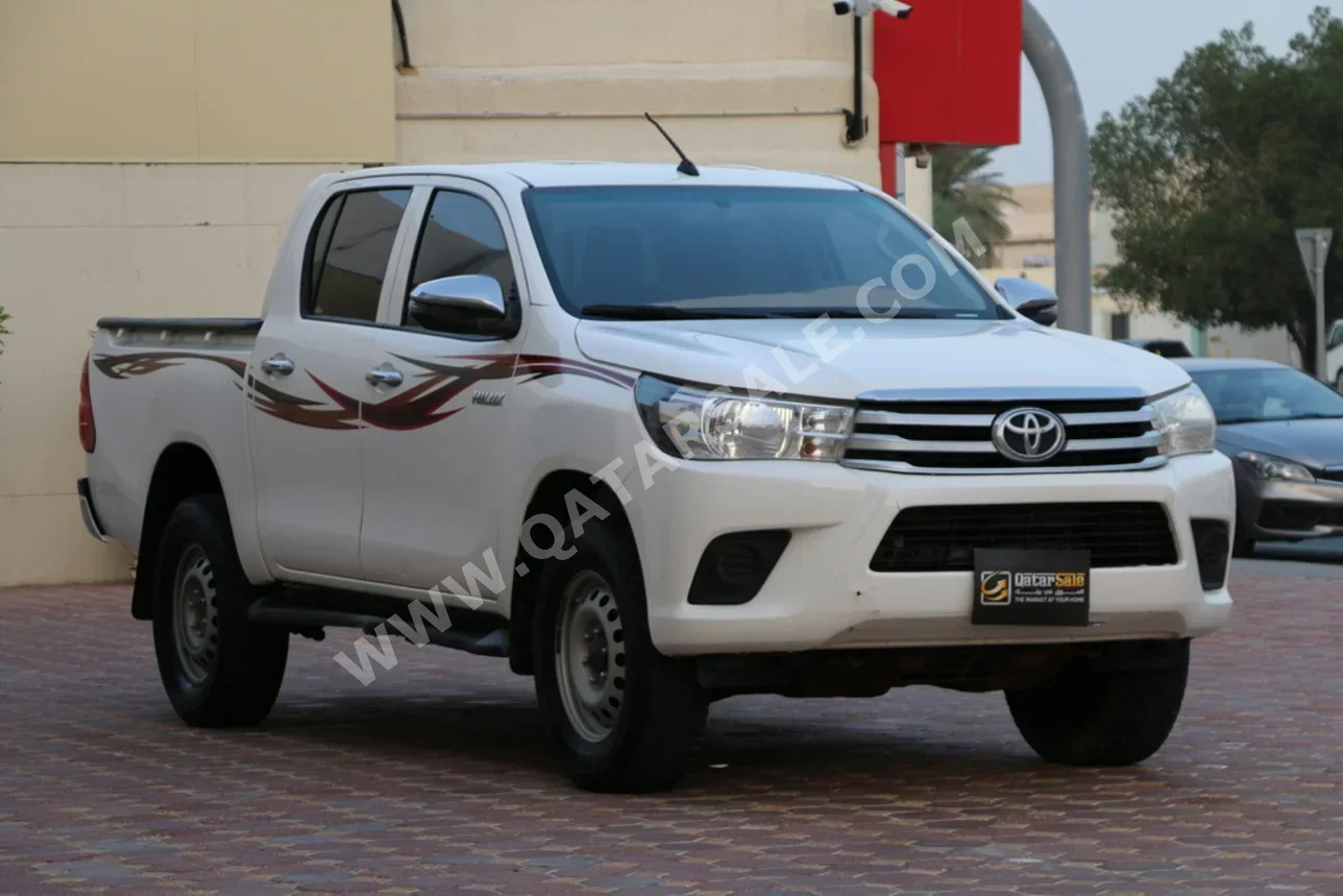تويوتا هاي لوكس 2022 عادي 333,000 كم 4 سلندر دفع رباعي بيكب أبيض