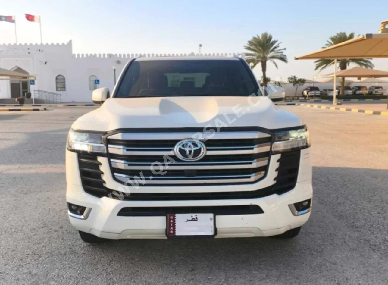 Toyota Land Cruiser GXR 2024 Automatic 33,000 Km 6 Cylinder Four Wheel Drive (4WD) SUV White With Warranty