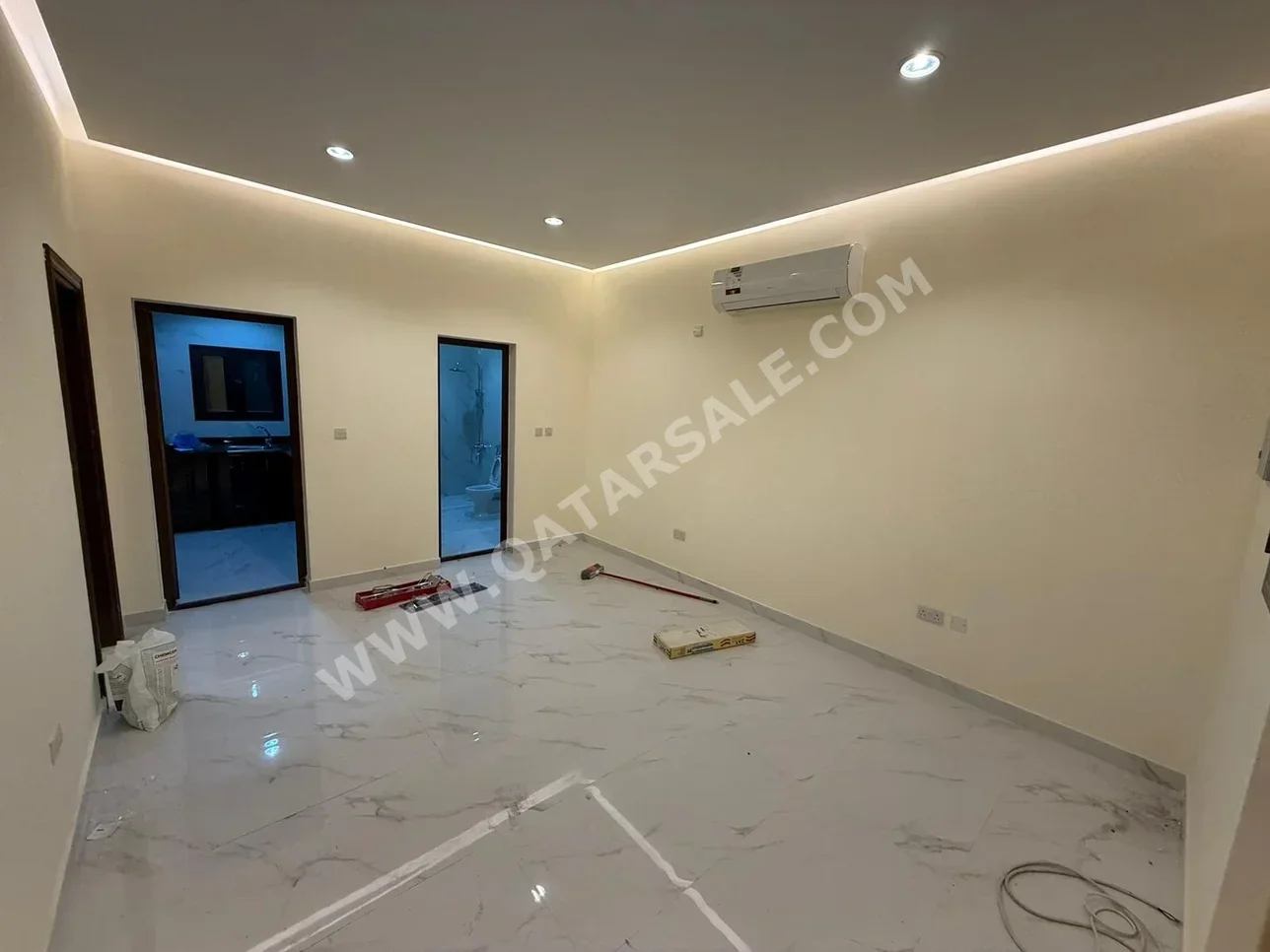 1 Bedrooms  Apartment  For Rent  in Doha -  Fereej Bin Mahmoud  Not Furnished
