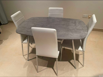 طاولة طعام مع كراسي - هوم سنتر - اللون الرمادي - 4 مقاعد