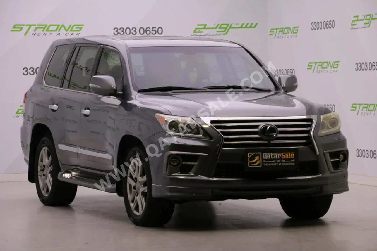Lexus  LX  570  2015  Automatic  276,000 Km  8 Cylinder  Four Wheel Drive (4WD)  SUV  Gray