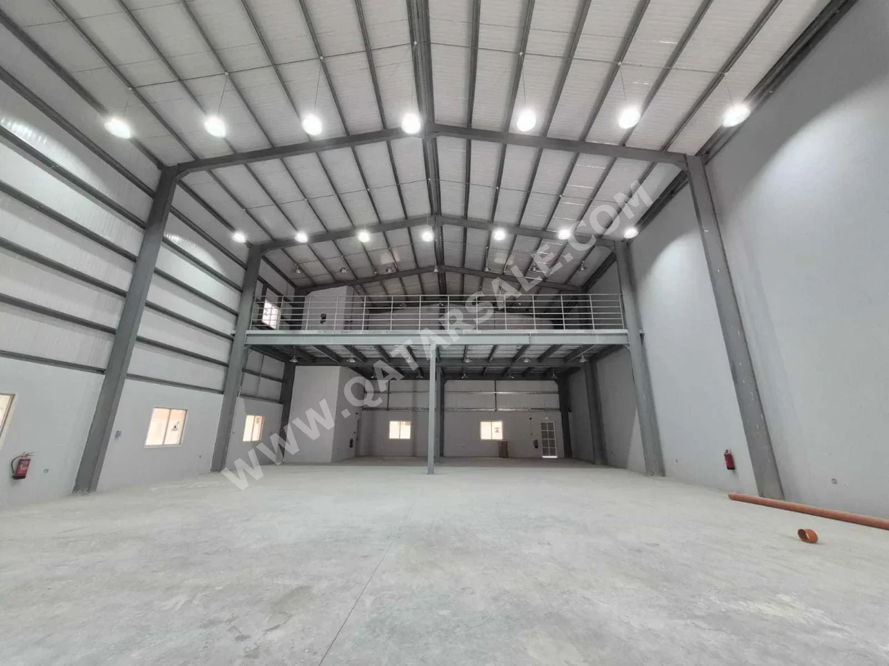 مخازن و مستودعات - الوكرة  - بركة العوامر  -المساحة: 1000 متر مربع