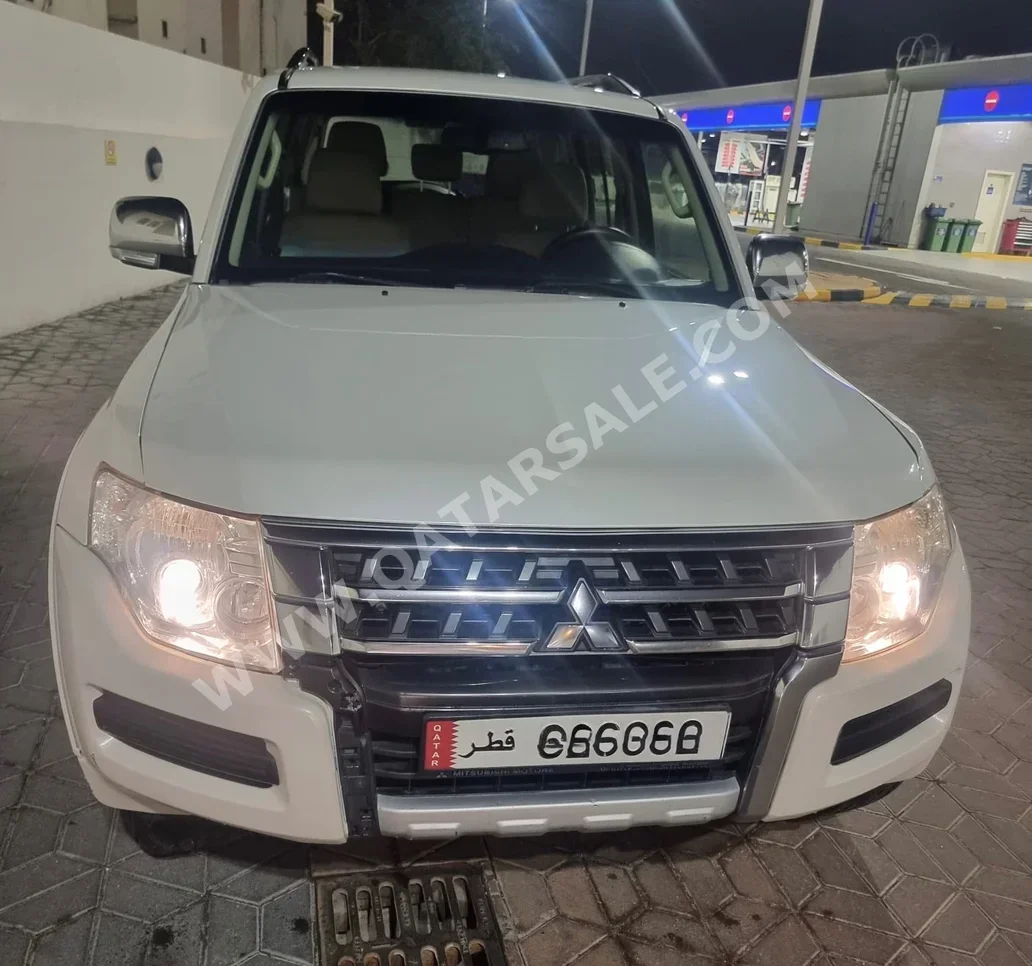 ميتسوبيشي باجيرو GLS 2016 اوتوماتيك 179,000 كم 6 سلندر دفع رباعي اس يو في أبيض