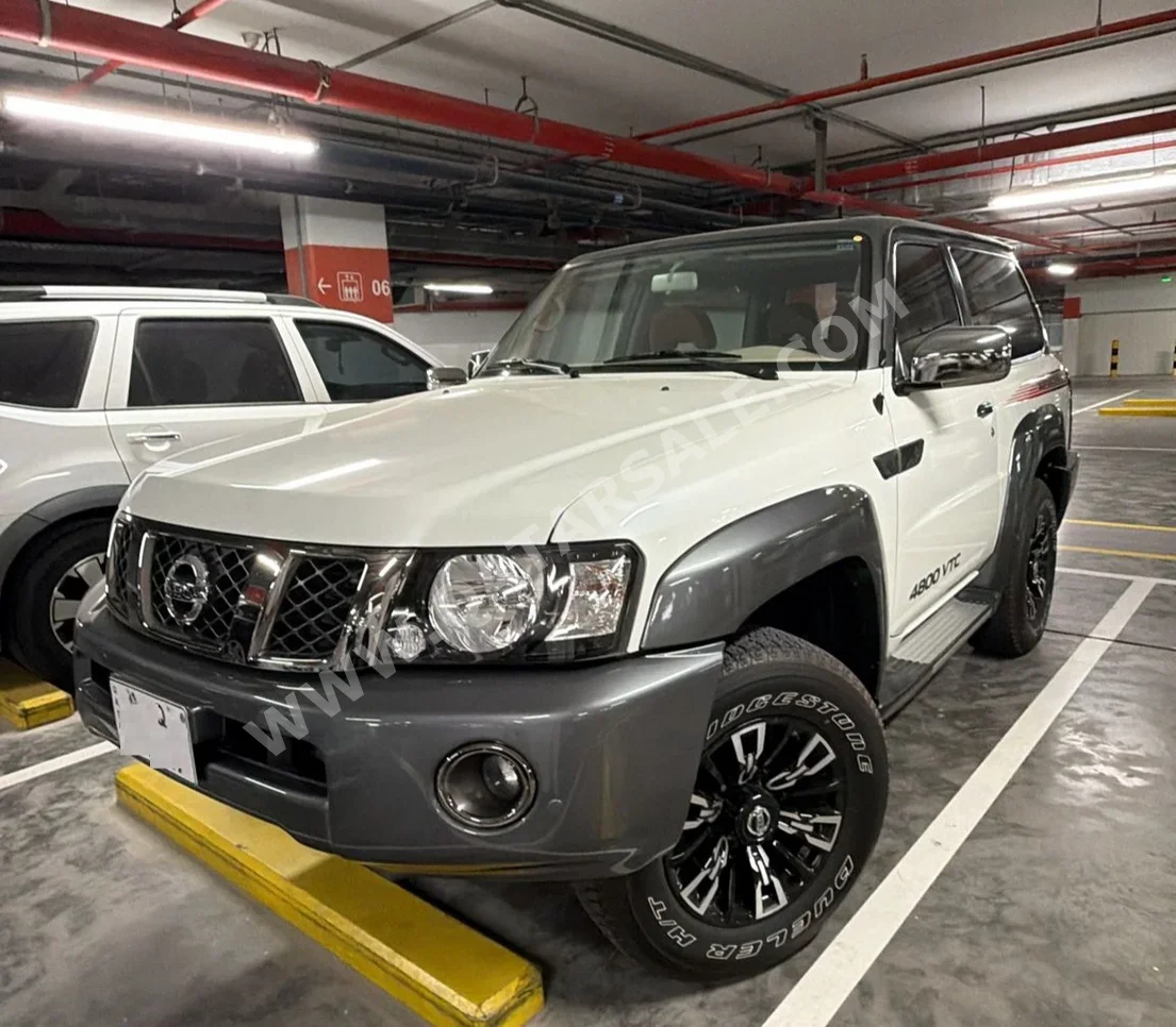 نيسان  باترول  سوبر سفاري  2024  عادي  23,000 كم  6 سلندر  دفع رباعي  اس يو في  أبيض لؤلؤي  تحت الضمان