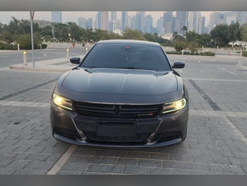 دودج  تشارجر  اس اكس تي  2015  اوتوماتيك  65,000 كم  6 سلندر  دفع خلفي  سيدان  رمادي غامق