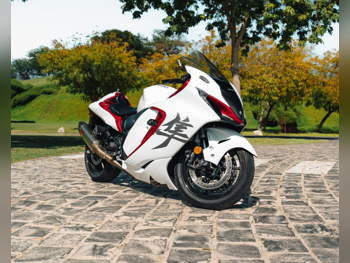 سوزوكي  هايبوزا -  2022 - اللون ابيض