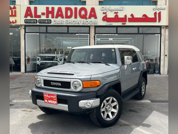 تويوتا  إف جي كروزر  2019  اوتوماتيك  172,000 كم  6 سلندر  دفع رباعي  اس يو في  رمادي