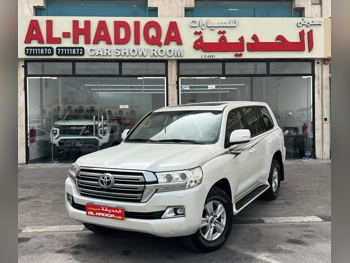 تويوتا  لاند كروزر  جي اكس ار  2018  اوتوماتيك  169,000 كم  6 سلندر  دفع رباعي  اس يو في  أبيض